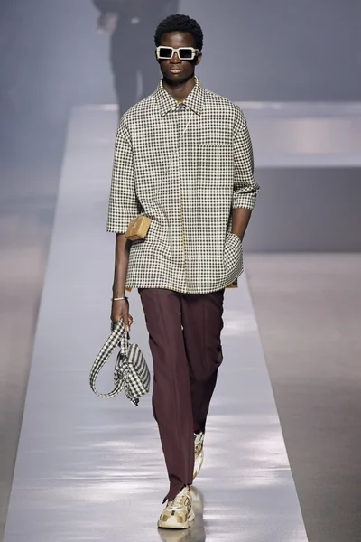 Look 18